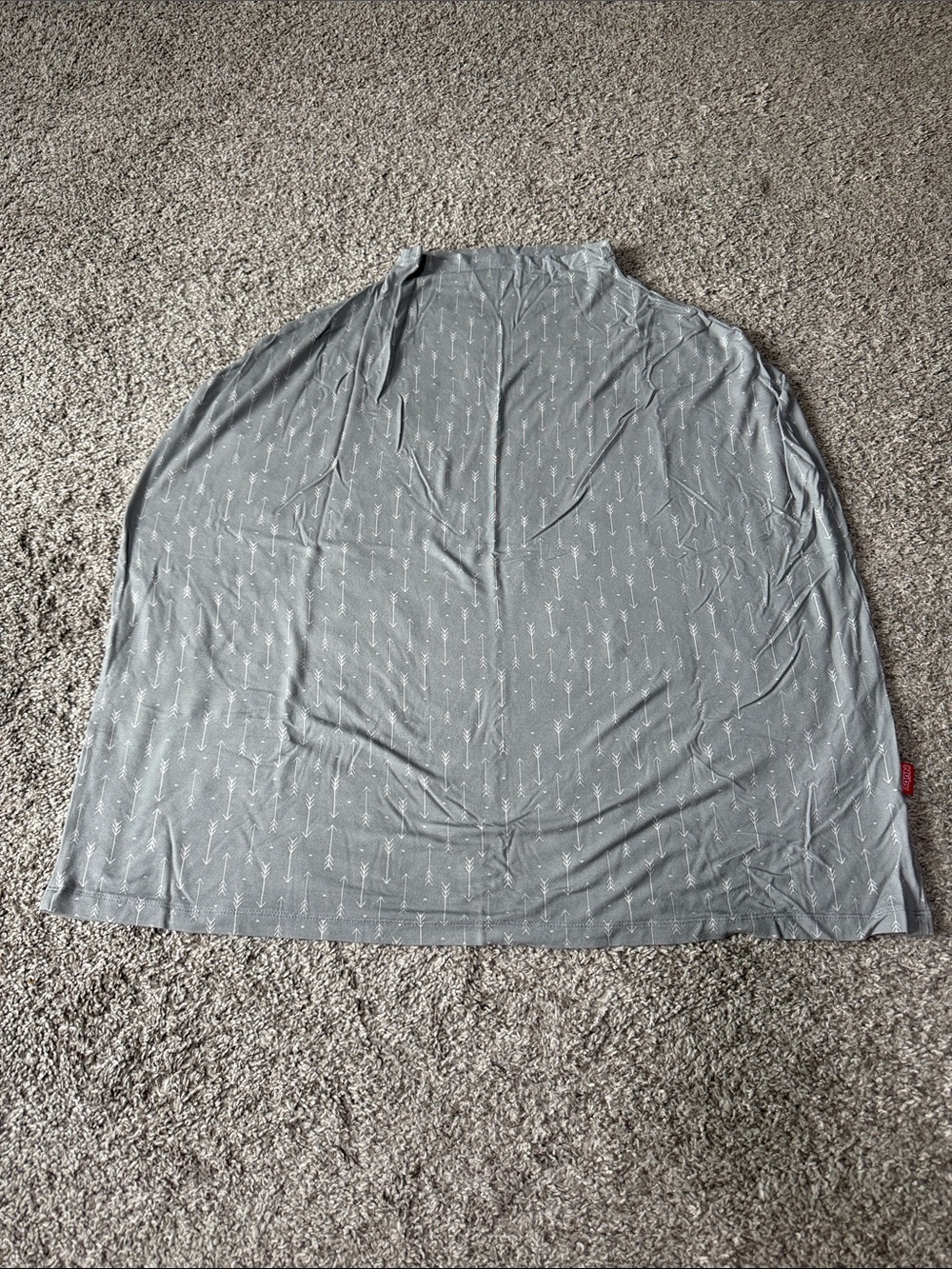 ☀️3/$10 BUNDLE!!☀️ Gray Arrow-Print Nursing and Car Seat Cover